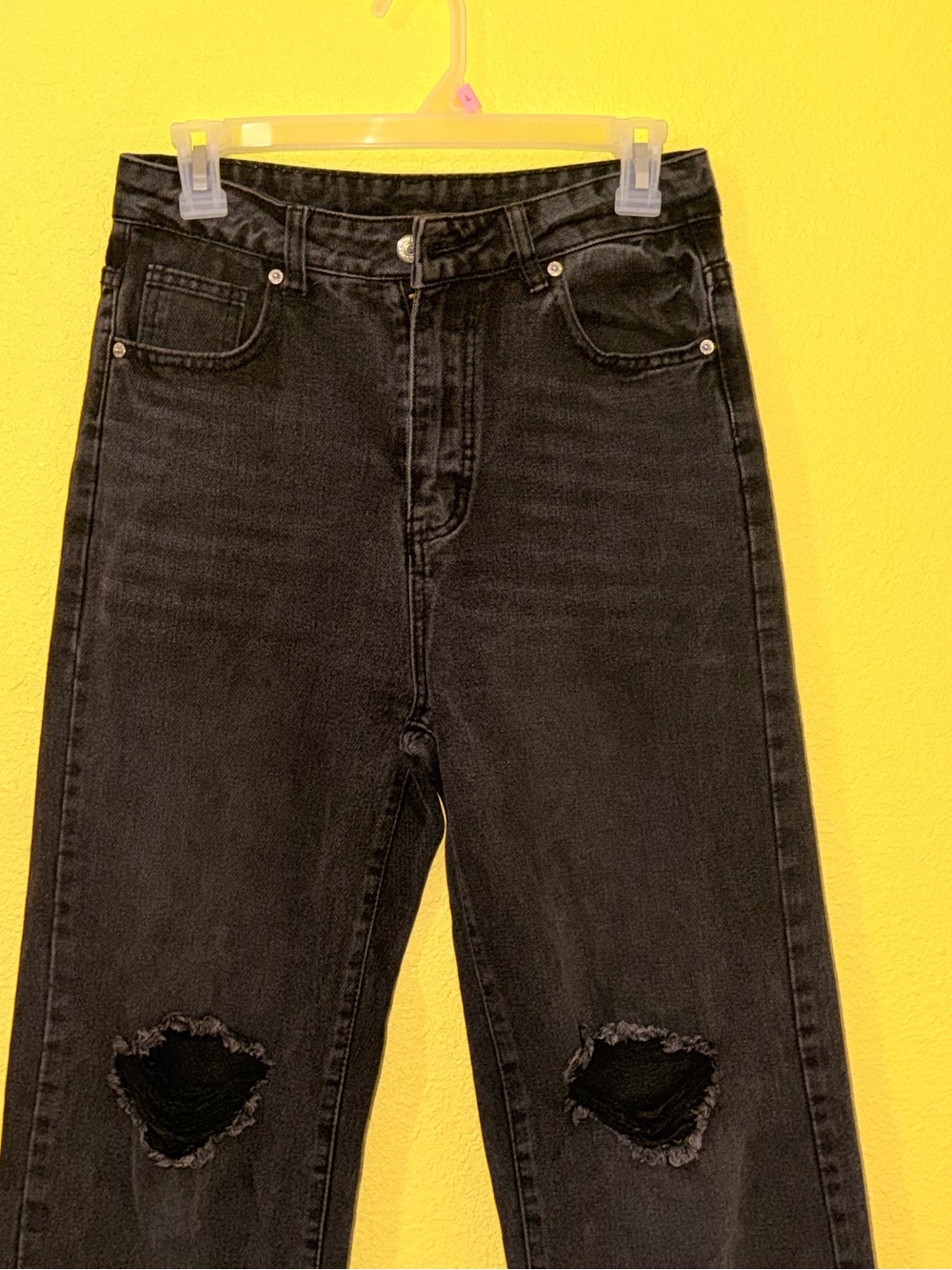SHEIN Black Straight Men's Jeans with Knee Rips
